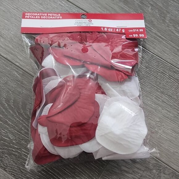💥5/$25 SALE | BUNDLE TO SAVE | FAUX ROSE PETAL DECORATION - Picture 1 of 1